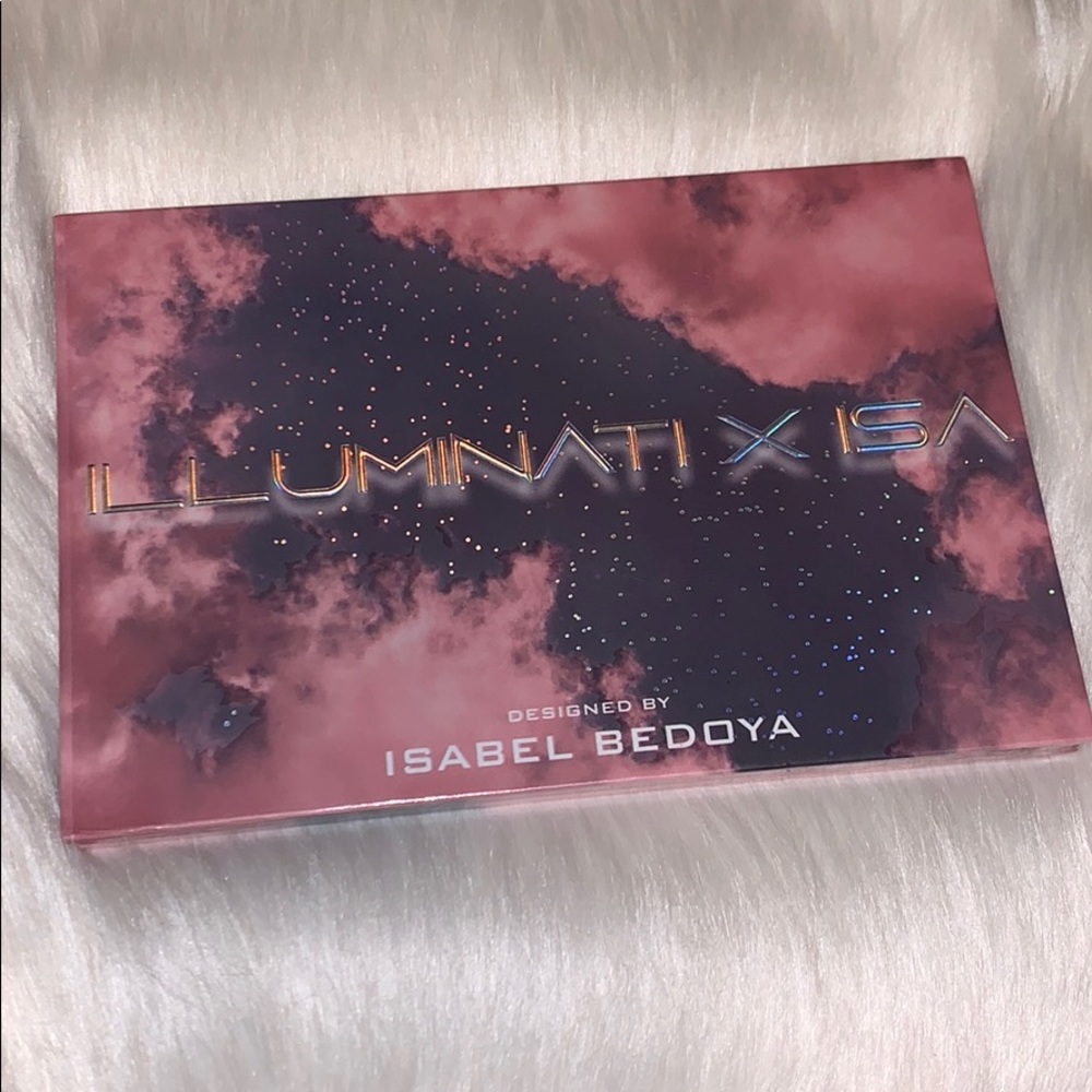 ✨BNIB✨ Illuminati x ISA Palette
